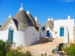 TRULLO AZZURRO...in un mare di verde, Locorotondo